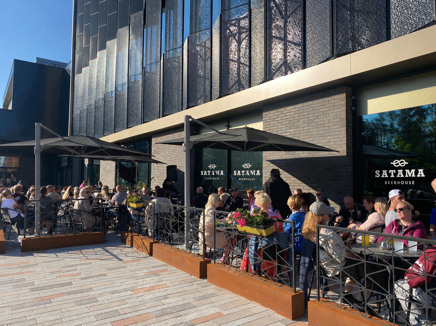 Outdoor dining at Satama Beerhouse